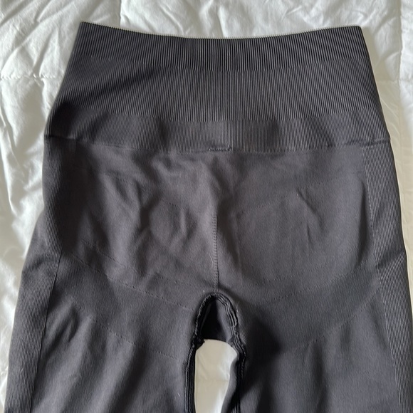 Lululemon full length dark grey leggings. Size 6. - Picture 5 of 5